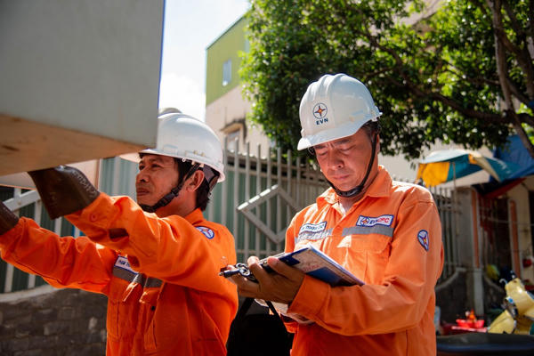 Nắng nóng tiêu thụ điện lần đầu tiên vượt 1 tỷ kWh/ngày Nắng nóng tiêu thụ điện lần đầu tiên vượt 1 tỷ kWh/ngày