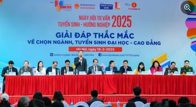 Thí sinh nộp hồ sơ dự tuyển các trường công an tại xã, phường