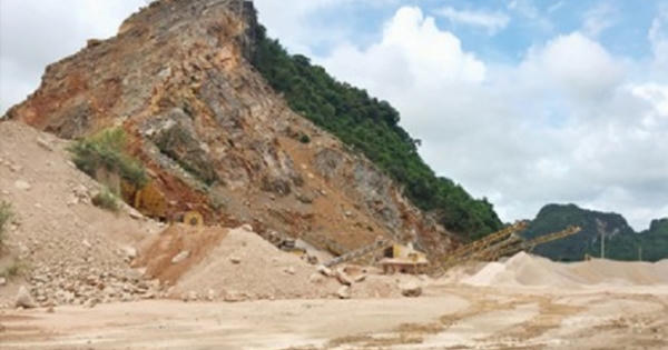 Trưởng Ban quản lý Vịnh Hạ Long lên tiếng về việc núi đá Vịnh Hạ Long bị "xẻ thịt"