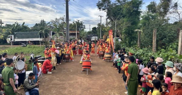 Trung thu đến với trẻ em nghèo xã Ea Drông