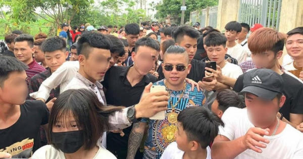 Báo động tình trạng lệch lạc 'thần tượng' của giới trẻ Báo động tình trạng lệch lạc 'thần tượng' của giới trẻ