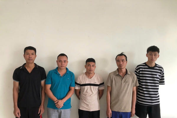 Đốt pháo trong đám cưới, 5 người ở Nghệ An bị tạm giữ hình sự