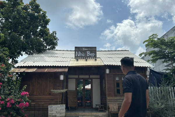 Vụ một cô giáo đang uống Cafe bị tấm bê tông rơi trúng tử vong: "Có thể khởi tố vụ án để điều tra" Vụ một cô giáo đang uống Cafe bị tấm bê tông rơi trúng tử vong: "Có thể khởi tố vụ án để điều tra"