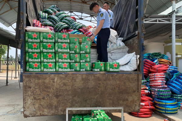 Tạm giữ 1.880 chai bia hiệu Heniken không rõ nguồn gốc, xuất xứ