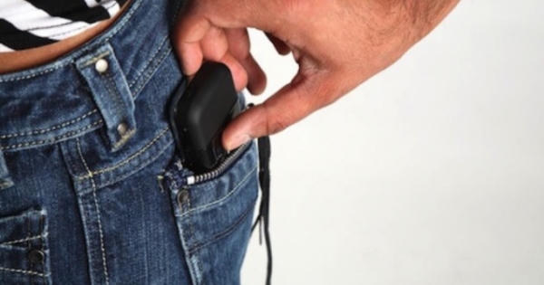 Hai vợ chồng vào bệnh viện móc túi của người đi khám bệnh