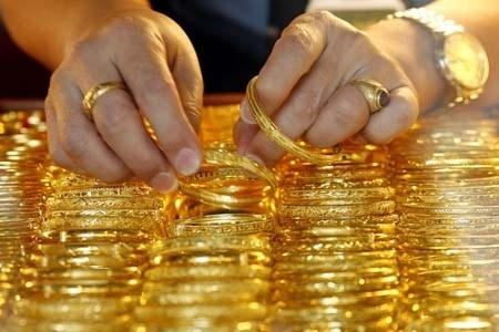 Giá vàng ngày Lễ tình nhân (14/2): Tiếp tục giảm mạnh
