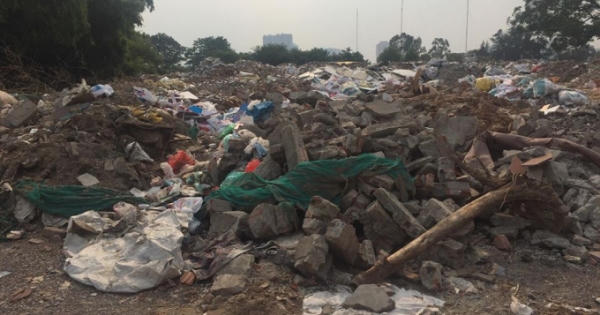 Sau phản ánh của Pháp luật Plus, công an huyện Thanh Trì vào cuộc xử lý vụ vận chuyển và đổ trộm phế thải