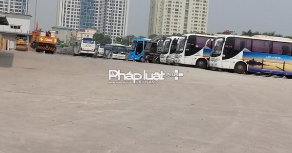 Hà Nội: Đất dự án hàng nghìn m2 biến tướng thành bãi xe, sân bóng...Phường không hay biết?