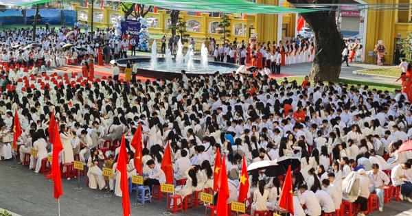 Trên 360.000 học sinh Quảng Ninh nô nức đến trường khai giảng năm học mới