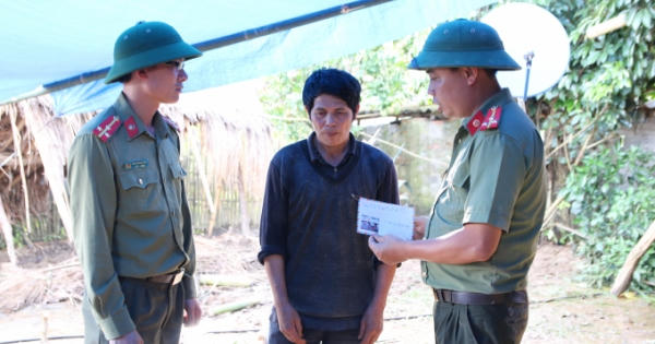 Công an Lai Châu nỗ lực hỗ trợ nhân dân khắc phục hậu quả sau mưa lũ