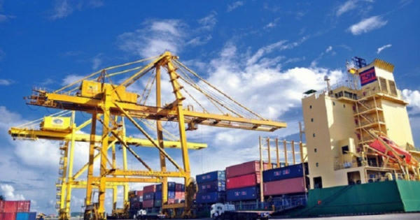 Kinh tế Việt Nam 2021: “Chiếc lò xo bị nén sẵn sàng bật”