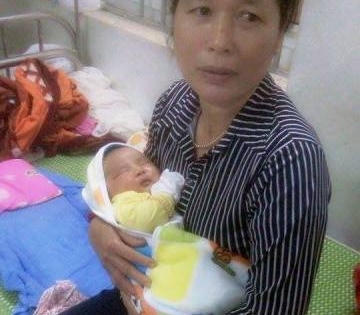 Bé trai chào đời với cân nặng 6,1 kg Bé trai chào đời với cân nặng 6,1 kg