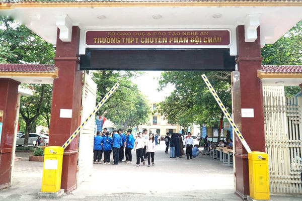 Hơn 100 giáo viên bị tính thuế phụ cấp: Kế toán trưởng thừa nhận sai sót Hơn 100 giáo viên bị tính thuế phụ cấp: Kế toán trưởng thừa nhận sai sót