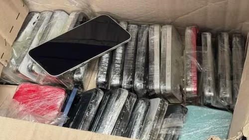 Phát hiện 2 vụ vận chuyển trái phép điện thoại tại sân bay Nội Bài