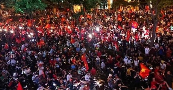 Thành phố đêm nay đầy sao!