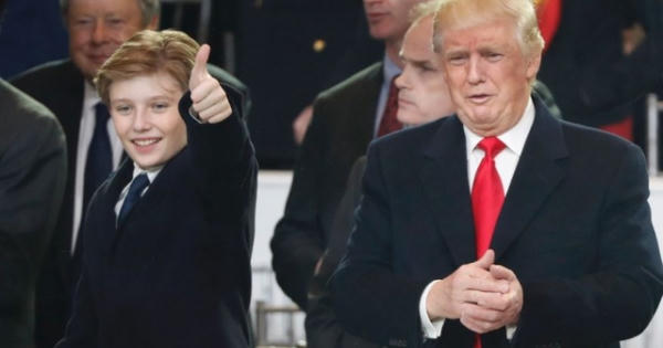 Nhà Trắng lên tiếng vì cậu út nhà Trump vào “tầm ngắm” của truyền thông Nhà Trắng lên tiếng vì cậu út nhà Trump vào “tầm ngắm” của truyền thông