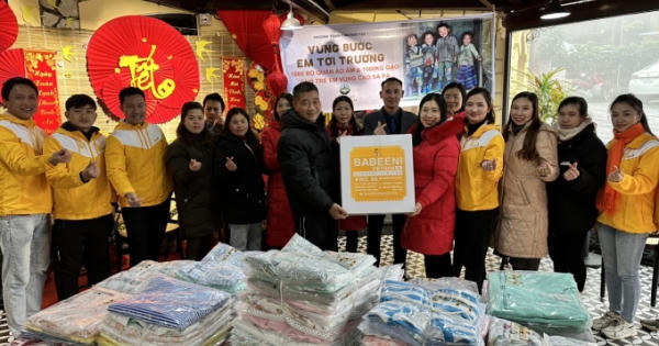 Hiệp hội Du lịch tỉnh Lào Cai trao tặng 1000 suất quà cho học sinh mầm non tại Sa Pa