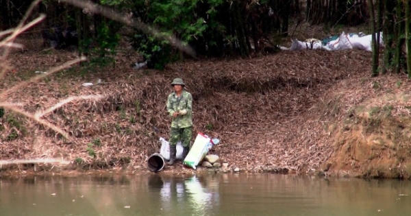 Vụ nhiều xác lợn trên sông Phó Đáy ở Vĩnh Phúc: Công an vào cuộc điều tra Vụ nhiều xác lợn trên sông Phó Đáy ở Vĩnh Phúc: Công an vào cuộc điều tra