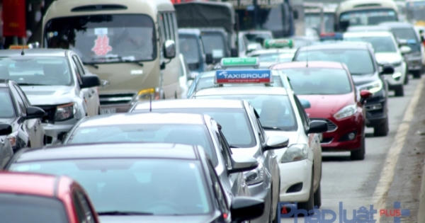 Hà Nội: Sát Tết, ùn tắc kinh hoàng trên nhiều tuyến phố