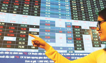Chứng khoán ngắt chuỗi giảm mạnh, cổ phiếu FLC 'nhảy múa' trở lại