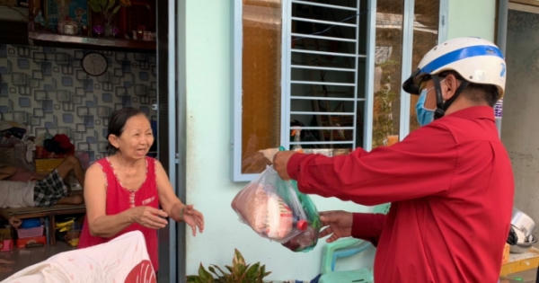 Những chuyến xe chở đầy “nghĩa tình” người dân Quảng Ngãi san sẻ cùng TP HCM Những chuyến xe chở đầy “nghĩa tình” người dân Quảng Ngãi san sẻ cùng TP HCM