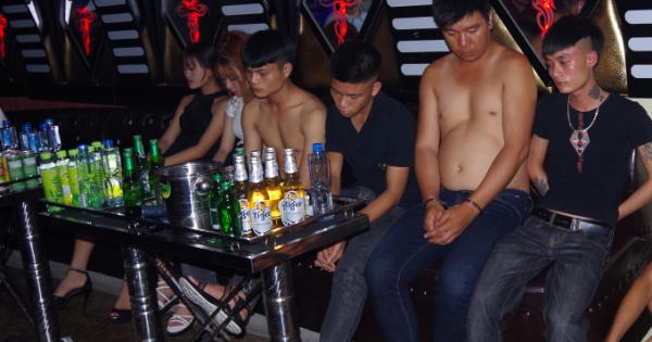 Hà Nam: Tóm gọn nhóm thanh niên “bay lắc” trong quán karaoke giữa đêm