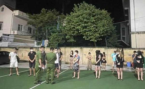 Đột kích nhà nghỉ trong đêm, phát hiện hàng chục nam, nữ thanh niên tụ tập nghi sử dụng ma túy