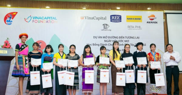 Hoa hậu H'hen Niê hóa cô gái dân tộc H'Mông tham gia hoạt động cộng đồng tại Đà Nẵng Hoa hậu H'hen Niê hóa cô gái dân tộc H'Mông tham gia hoạt động cộng đồng tại Đà Nẵng