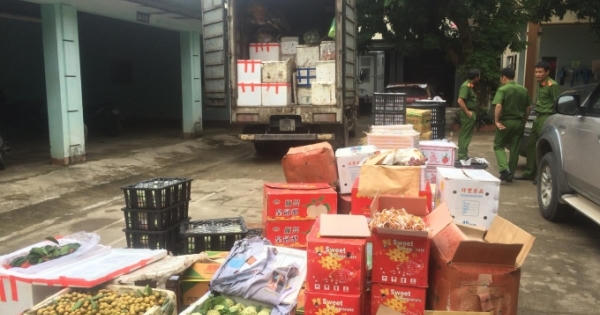 Hơn 2 tấn hoa quả siêu rẻ, nhãn mác Trung Quốc bị bắt giữ