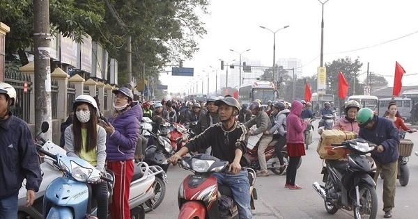 Người dân “rồng rắn” kéo về Thủ đô sau Tết