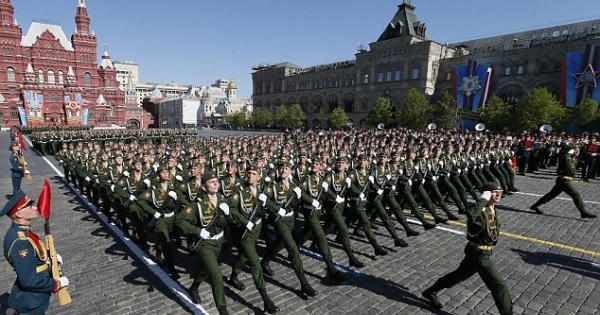 Nga triển khai xe tăng áp sát biên giới Ukraine