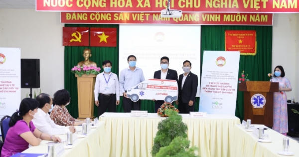 Tập đoàn Novaland tặng 2 xe cấp cứu trị giá 5 tỷ đồng cho Trung tâm Cấp cứu 115 TP HCM