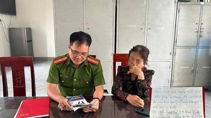 Trưởng Công an xã thật ngăn chặn Trưởng Công an xã giả lừa đảo người dân