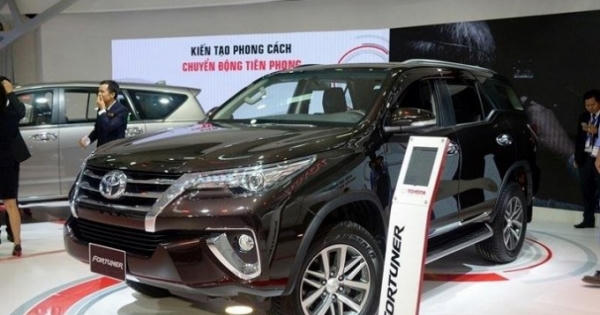 Ô tô nhập khẩu ồ ạt về Việt Nam 'nhấn chìm' doanh số xe trong nước