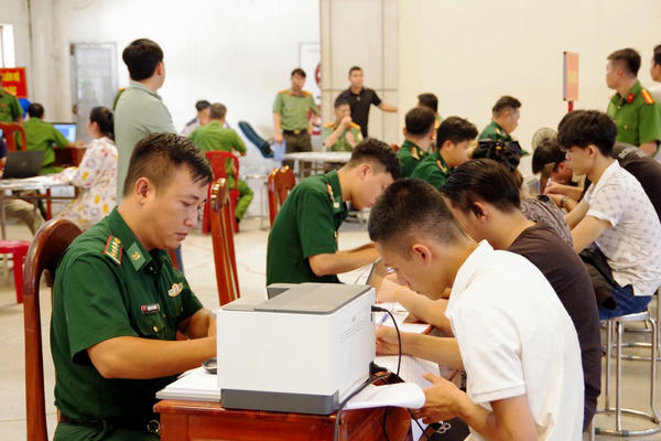 BĐBP Tây Ninh tiếp nhận 79 công dân Việt Nam phía Campuchia bàn giao