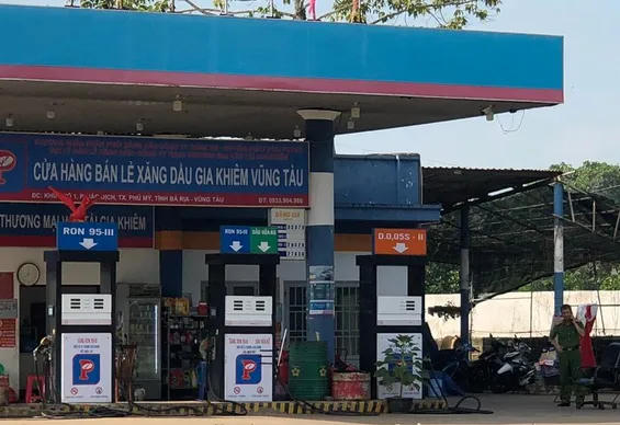 Điều tra đường dây "hô biến" hóa chất thành hàng triệu lít xăng tung ra thị trường