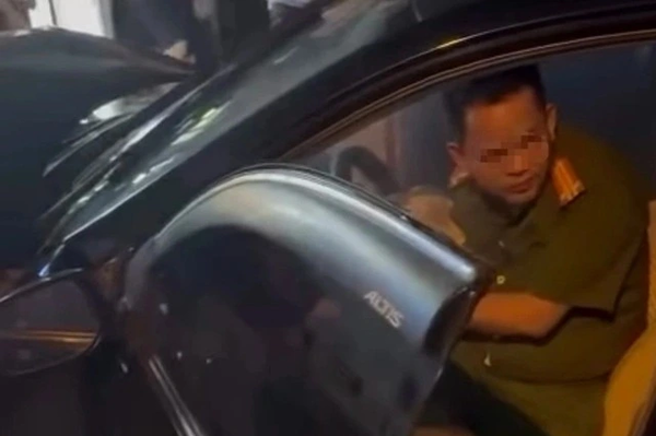 Đình chỉ công tác một cán bộ gây tai nạn liên hoàn, có nồng độ cồn