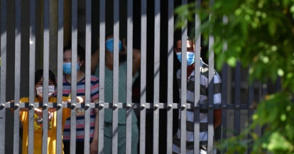 Làm lây lan COVID-19 do nhập cảnh trái phép có thể bị phạt đến 15 năm tù Làm lây lan COVID-19 do nhập cảnh trái phép có thể bị phạt đến 15 năm tù