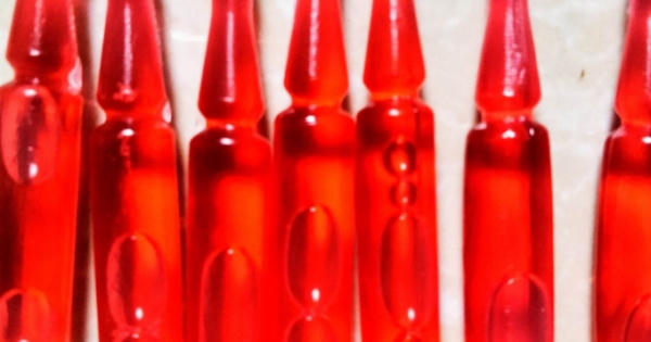 Ba chị em thương vong do uống lọ thuốc nhặt được trên đường