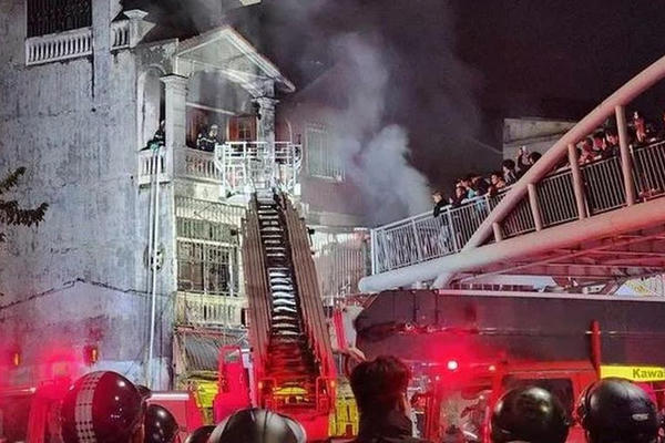 Thủ tướng Chính phủ Phạm Minh Chính chỉ đạo giải quyết vụ cháy quán cafe khiến 11 người tử vong Thủ tướng Chính phủ Phạm Minh Chính chỉ đạo giải quyết vụ cháy quán cafe khiến 11 người tử vong