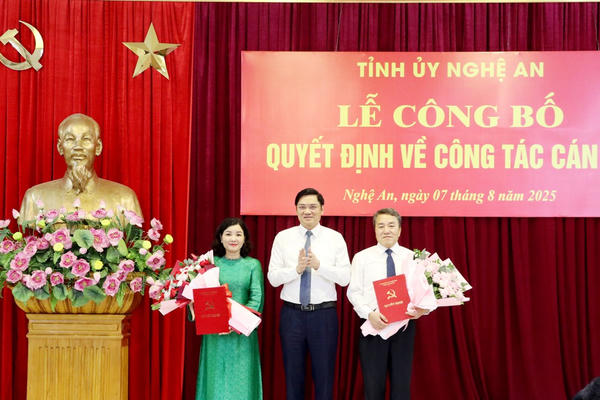 Ông Lê Văn Giáp giữ chức Chánh Văn phòng Tỉnh ủy Nghệ An Ông Lê Văn Giáp giữ chức Chánh Văn phòng Tỉnh ủy Nghệ An