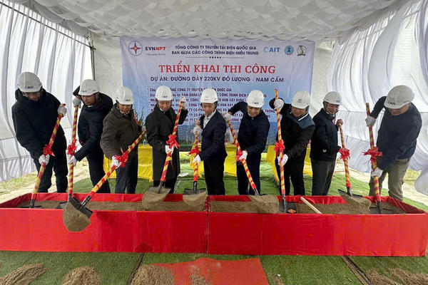 Triển khai thi công Dự án đường dây 220kV Đô Lương - Nam Cấm