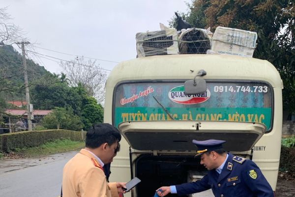 Hà Giang: Phát hiện 125kg thịt lợn không rõ nguồn gốc khi đang trên đường đi tiêu thụ