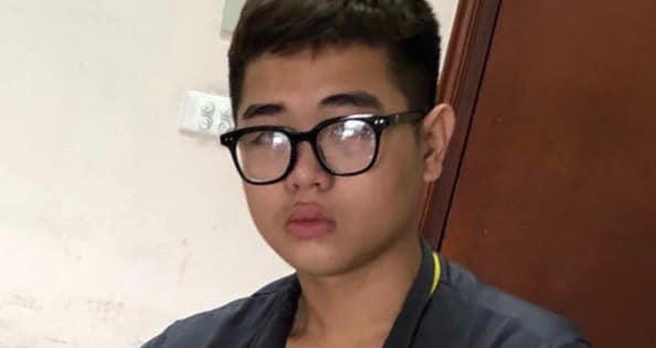 Nam sinh 17 tuổi dí dao vào cổ xe ôm để cướp giật