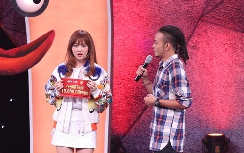 Hari Won gửi tặng quà Tết 10 triệu đồng đến nhạc sĩ Vinh Sử