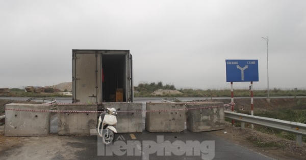 Quảng Ninh lên tiếng vụ đổ đất, cẩu bê tông chặn đường kiểm soát dịch