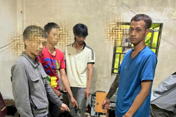 Bắt quả tang 4 thanh niên sử dụng ma túy tại nhà dân ở Lâm Đồng