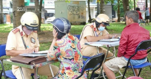 Băn khoăn quanh đề xuất trừ điểm giấy phép lái xe