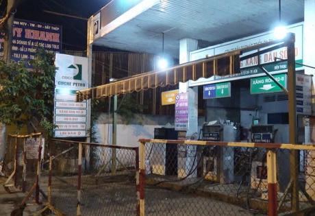 TP HCM: Nhân viên cây xăng đoạt mạng khách hàng