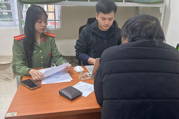 Xử phạt người đàn ông đăng tải thông tin sai sự thật về lãnh đạo UBND Thành phố Hà Nội Xử phạt người đàn ông đăng tải thông tin sai sự thật về lãnh đạo UBND Thành phố Hà Nội
